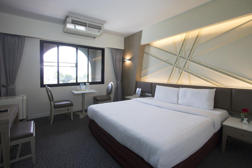 Hotel Papa Bangkok Siriraj Eksteriør bilde