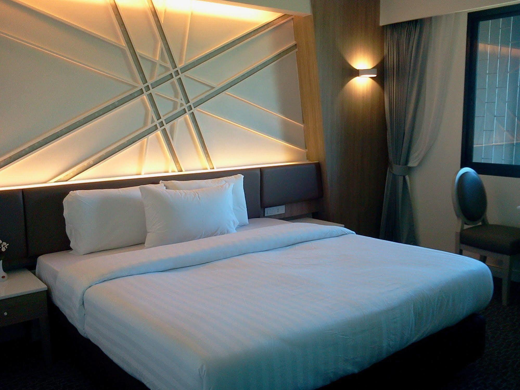 Hotel Papa Bangkok Siriraj Eksteriør bilde